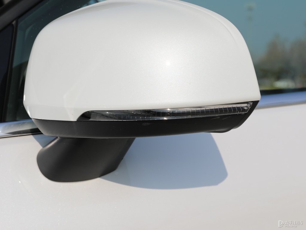 水晶白沃爾沃XC40車身外觀圖片