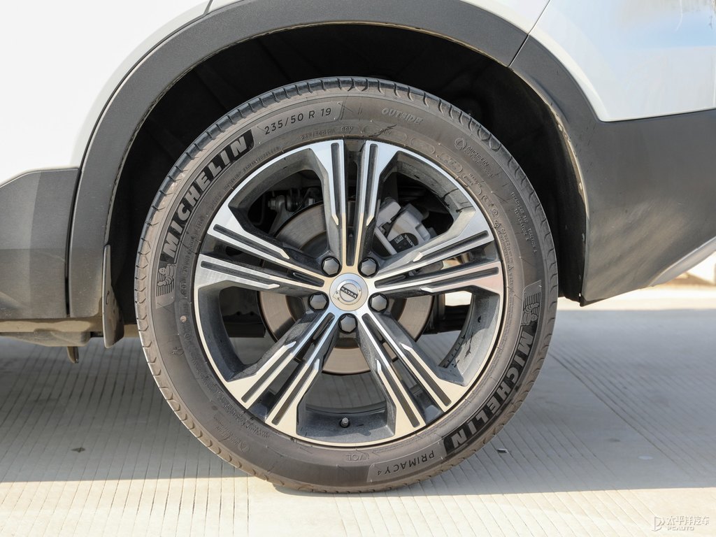水晶白沃爾沃XC40車身外觀圖片