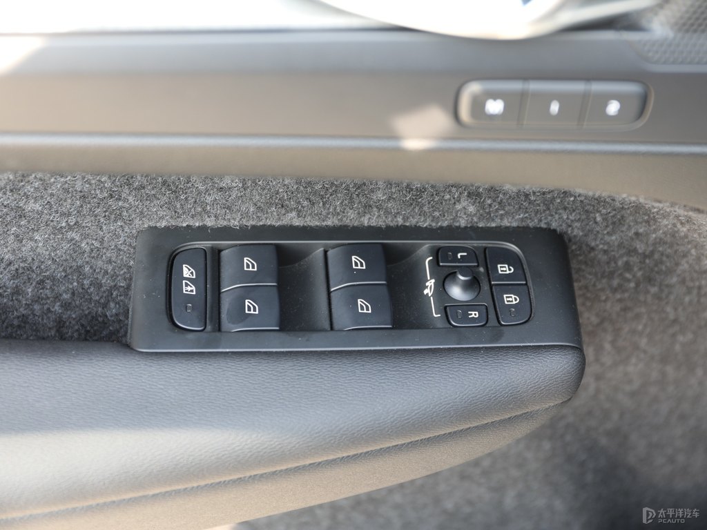 水晶白沃爾沃XC40車廂內(nèi)飾圖片