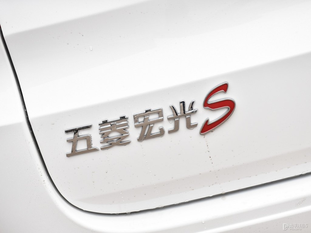 糖果白五菱宏光S車尾外觀圖片