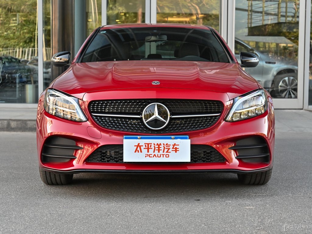 鋯英石紅奔馳C級(jí)車頭外觀圖片