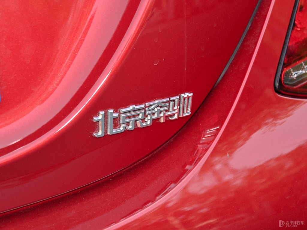 鋯英石紅奔馳C級車尾外觀圖片