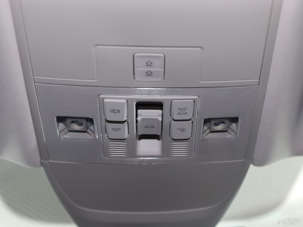 極地白大眾CC車廂內(nèi)飾圖片