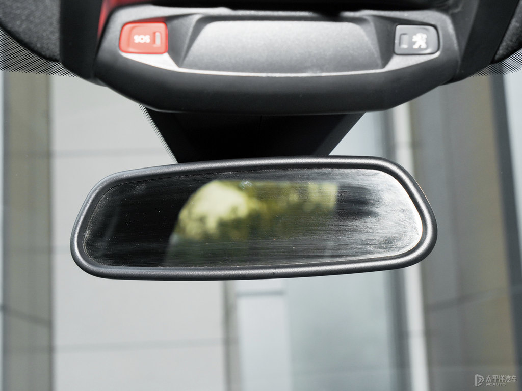 青巖灰標致5008車廂內(nèi)飾圖片