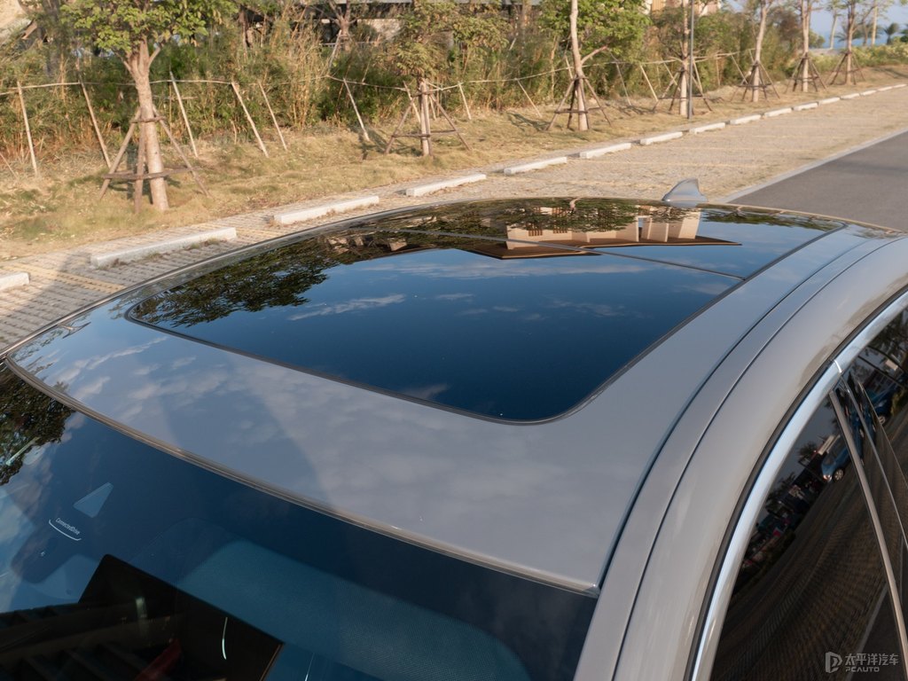 貝爾尼納灰寶馬7系車身外觀圖片