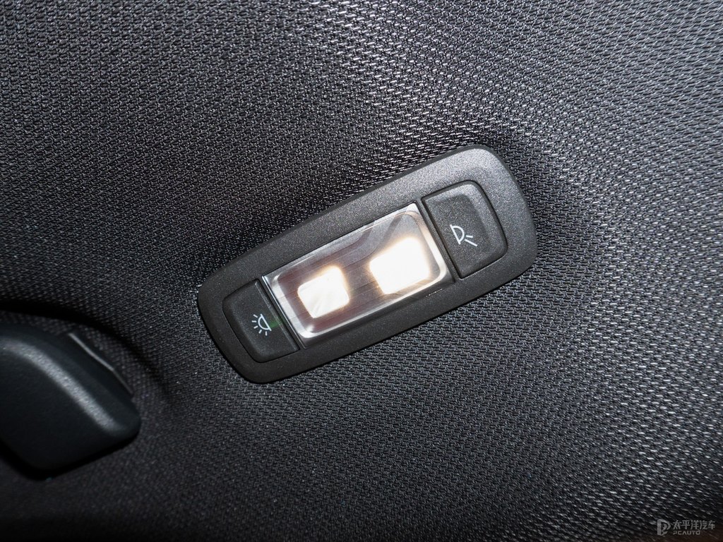 貝爾尼納灰寶馬7系車廂內(nèi)飾圖片