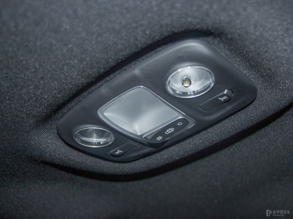 青山灰標(biāo)致5008車廂內(nèi)飾圖片