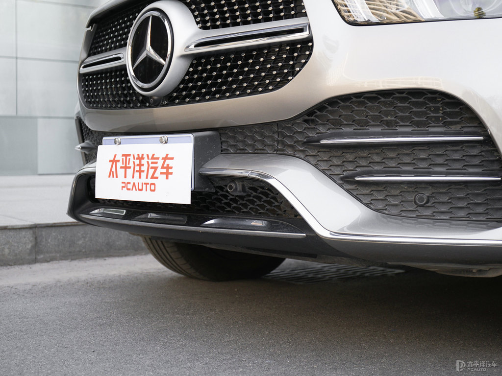皓沙銀奔馳GLE車頭外觀圖片