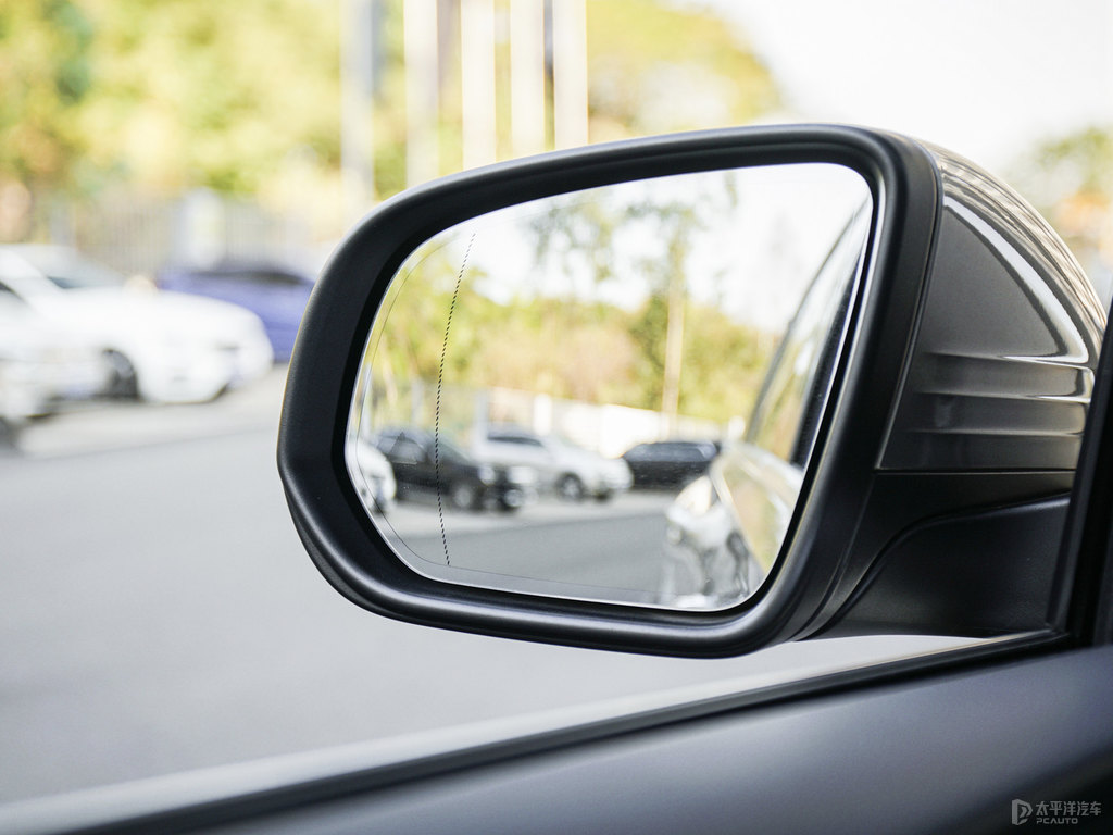 皓沙銀奔馳GLE車身外觀圖片