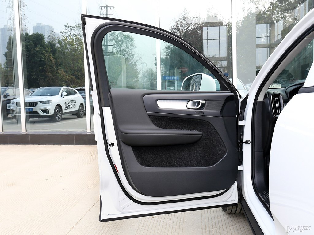 冰雪白沃爾沃XC40車廂內(nèi)飾圖片