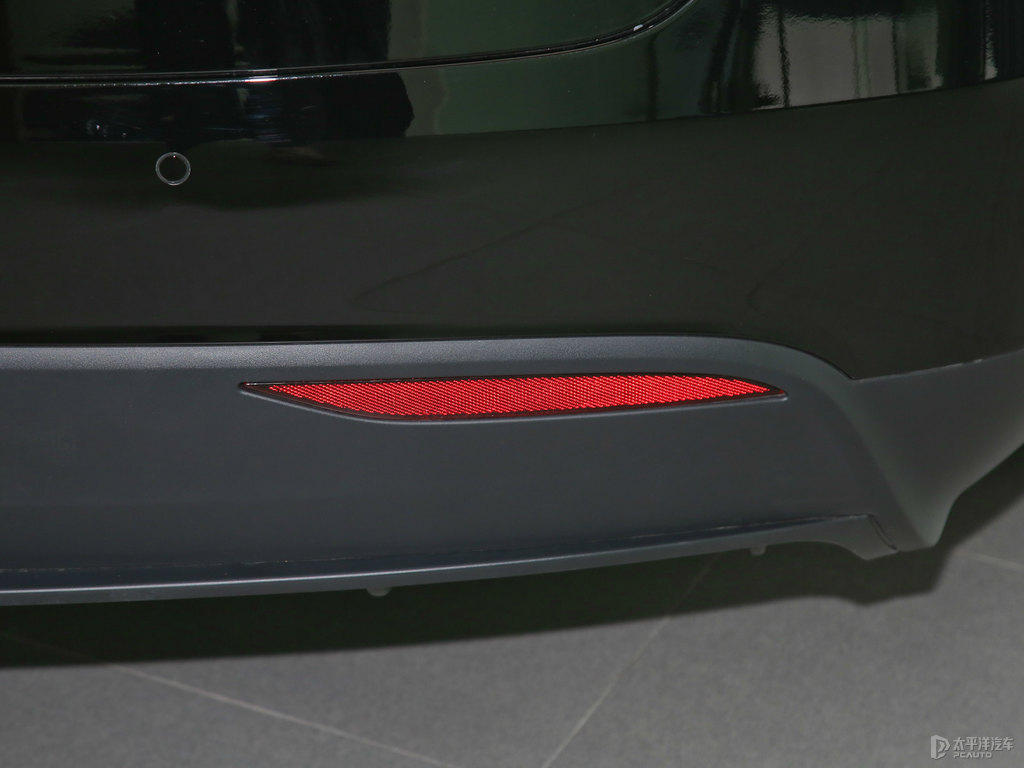 黑色Model X車尾外觀圖片