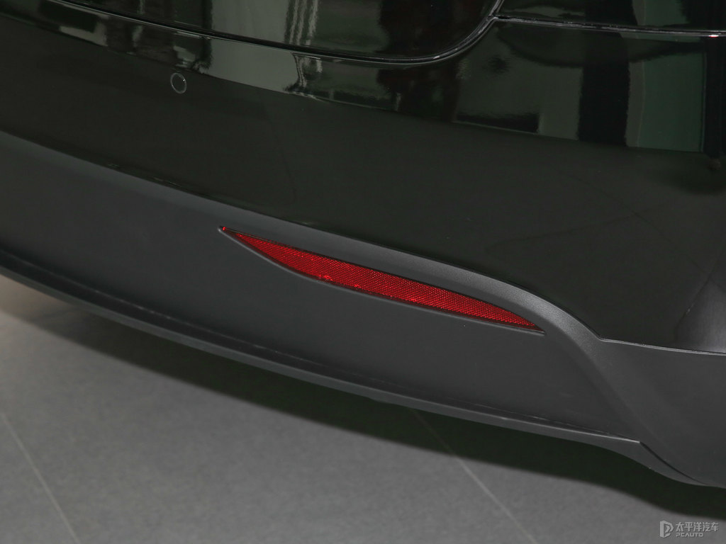 黑色Model X車尾外觀圖片