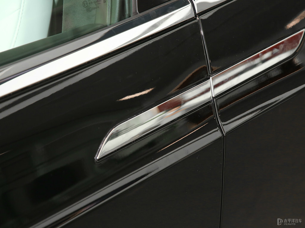 黑色Model X車身外觀圖片