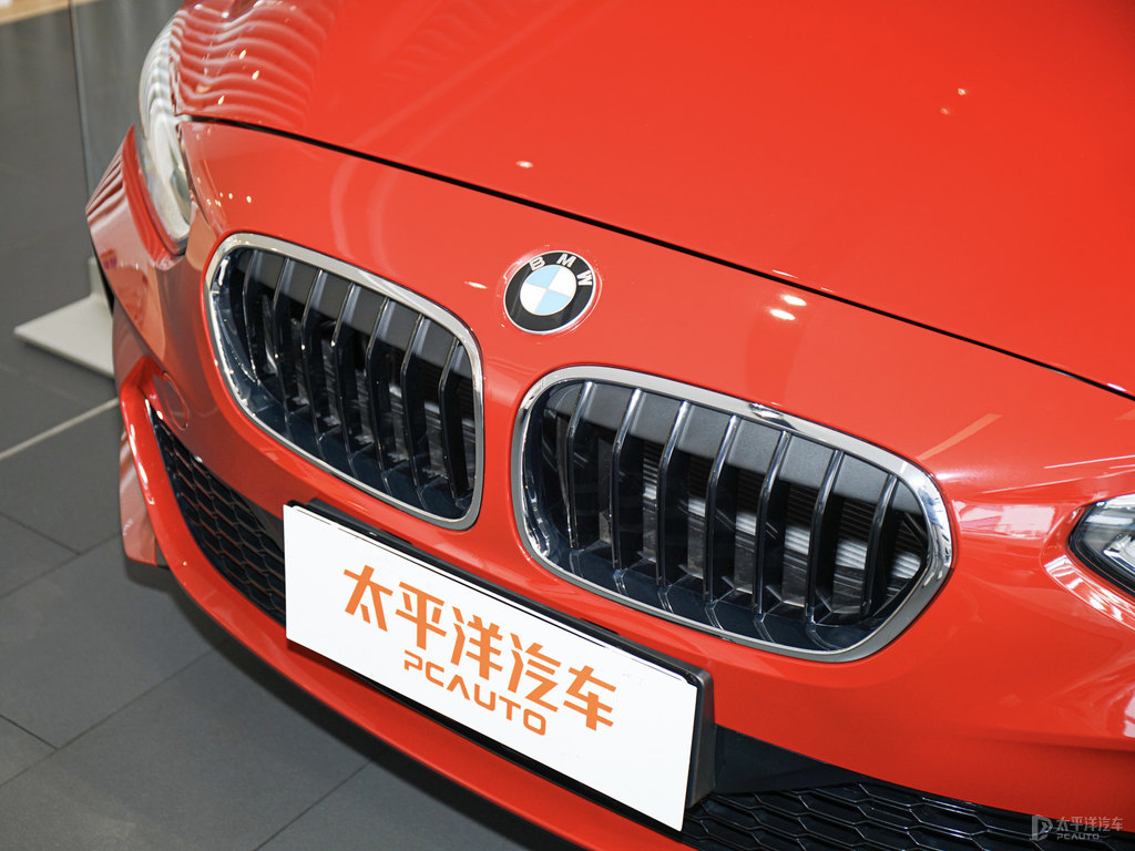 墨爾本紅寶馬1系車頭外觀圖片