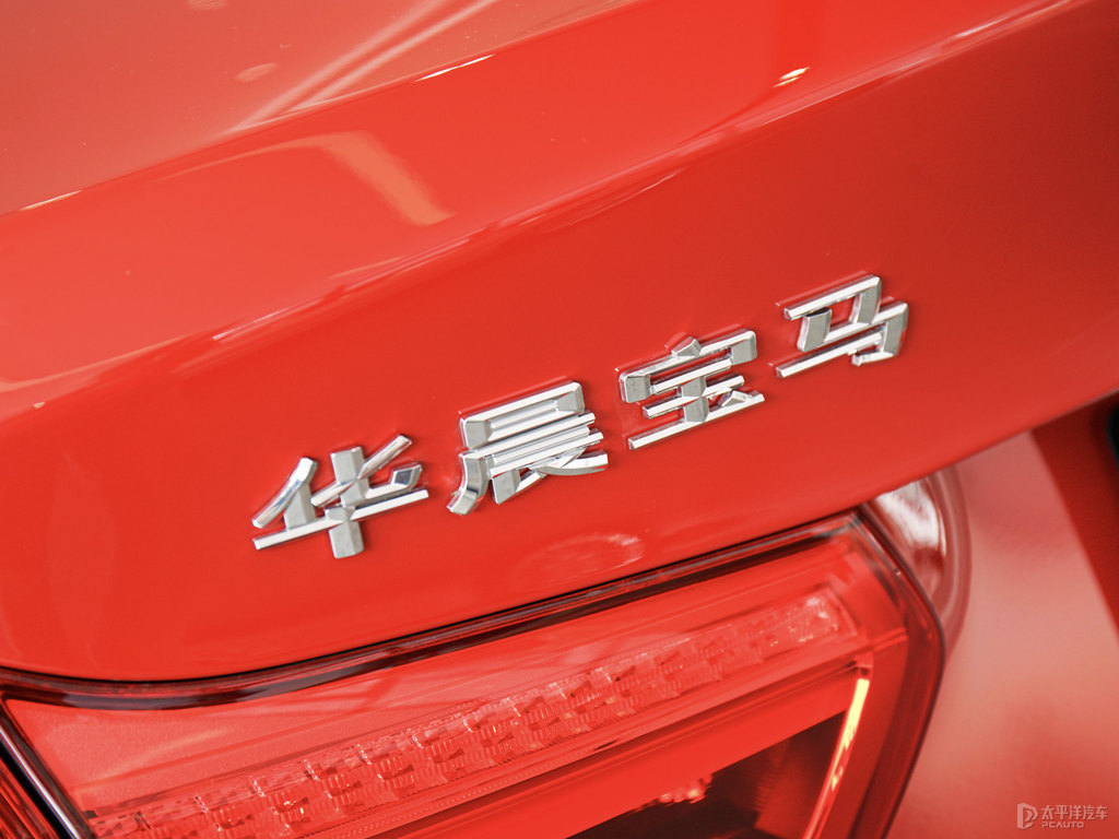 墨爾本紅寶馬1系車尾外觀圖片