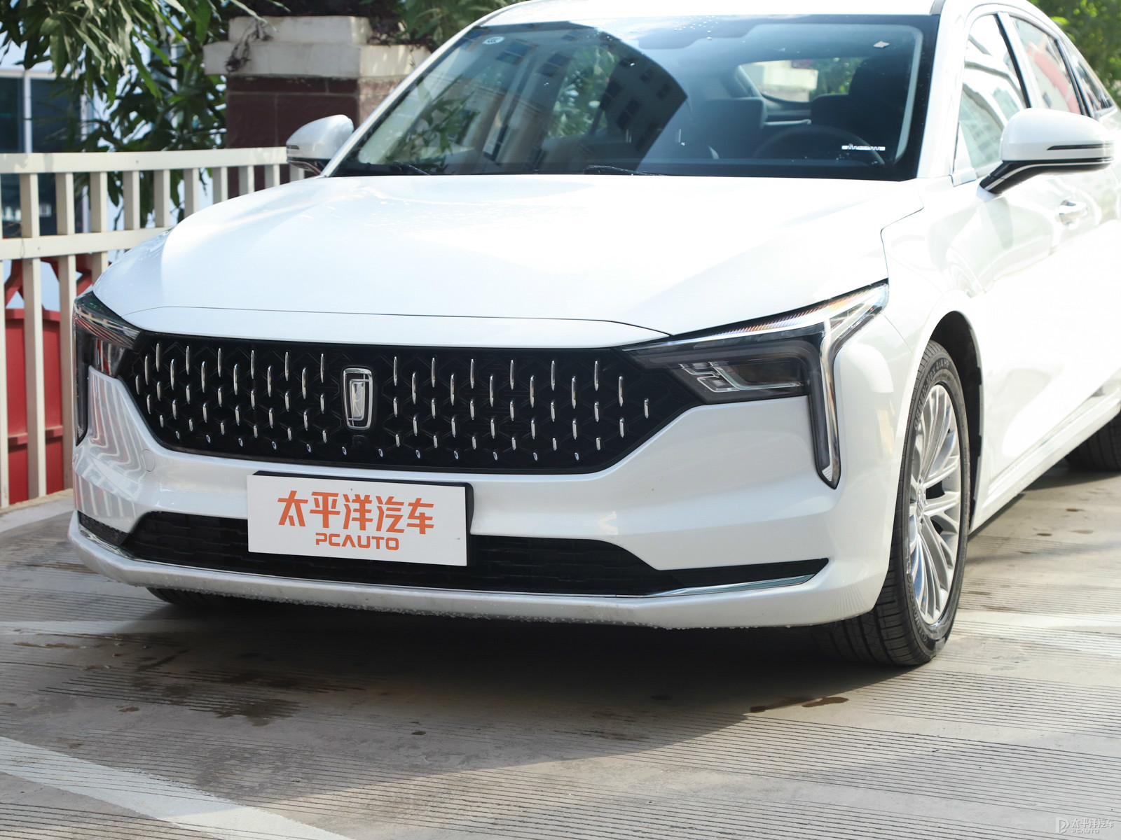 奔騰B70外觀高清大圖