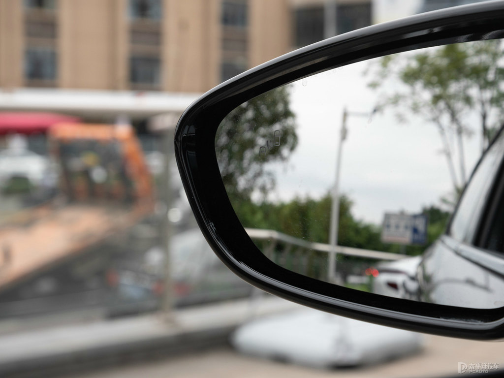 冷峻灰小鵬G3車身外觀圖片