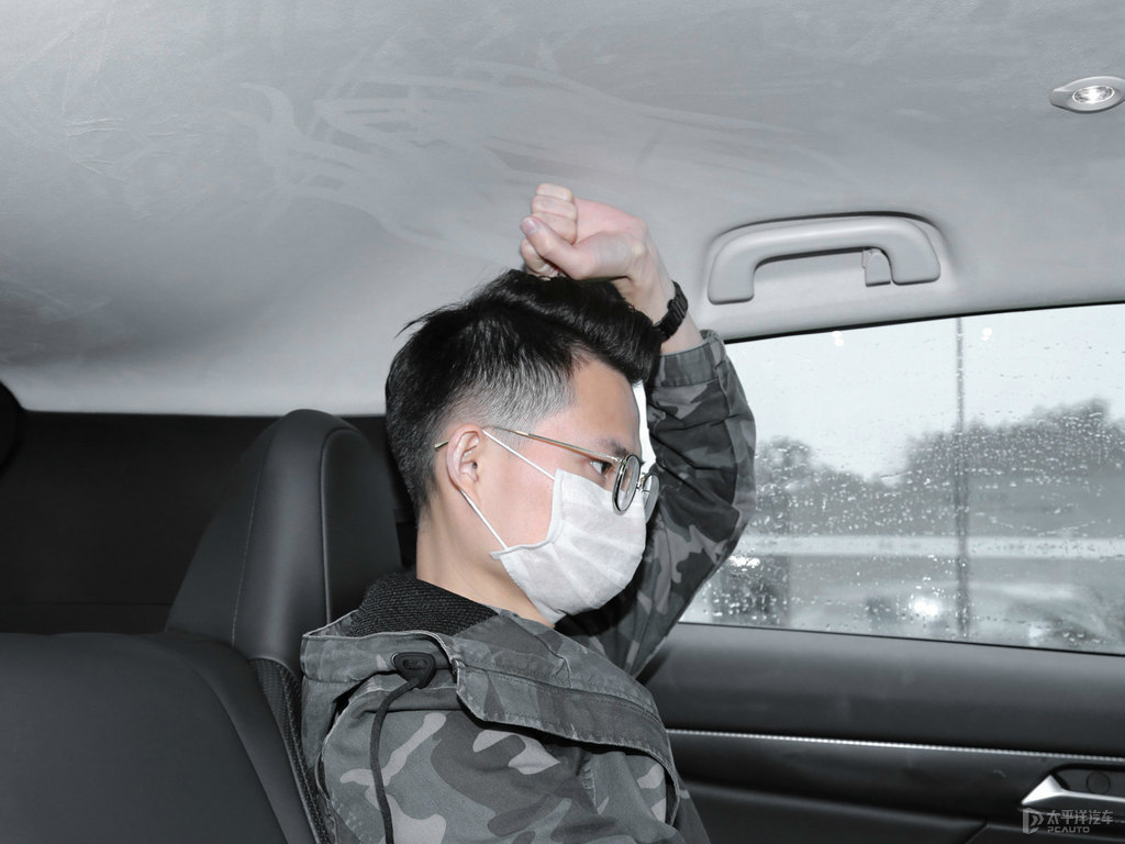 冷峻灰小鵬G3駕乘空間空間圖片