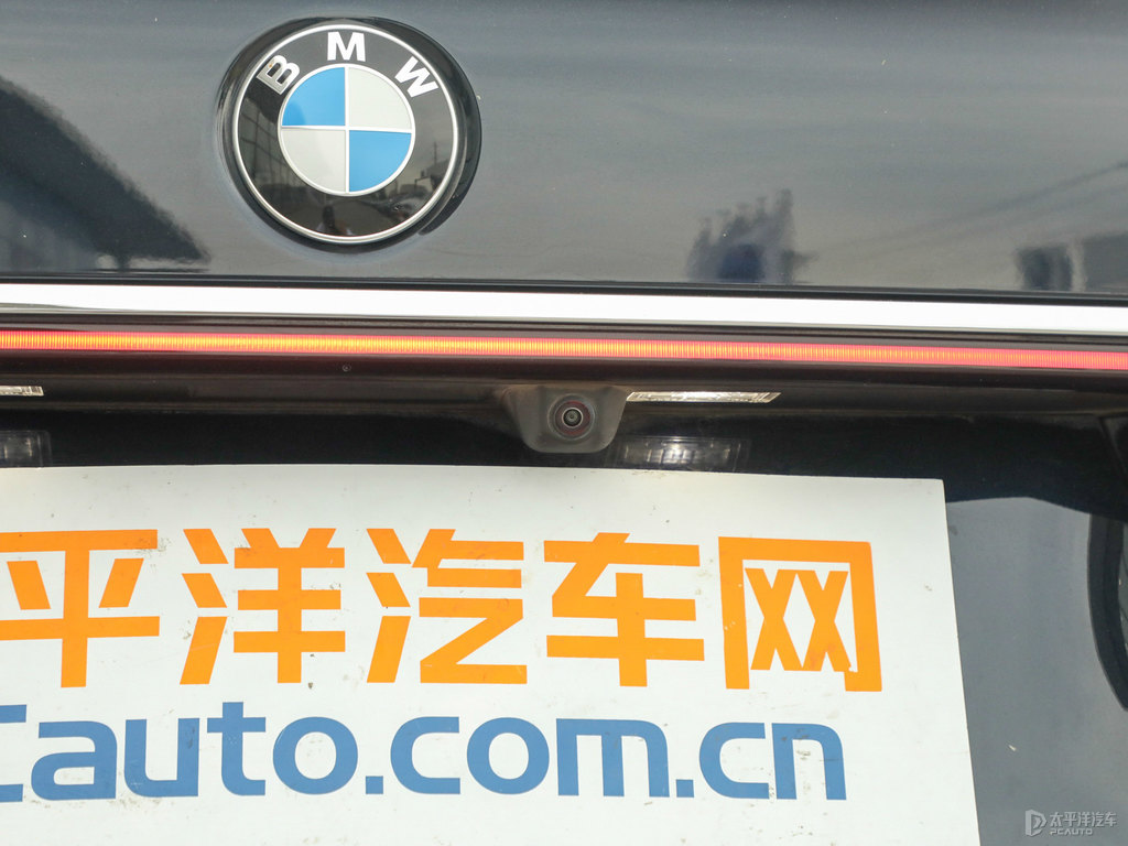 炭黑寶馬7系車尾外觀圖片