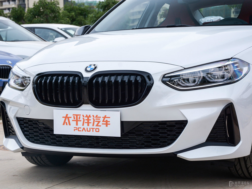 礦石白寶馬1系車(chē)頭外觀圖片