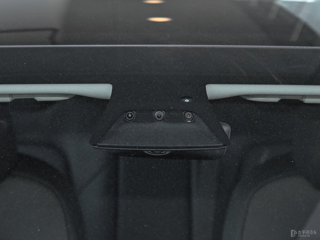 珍珠白Model 3車身外觀圖片