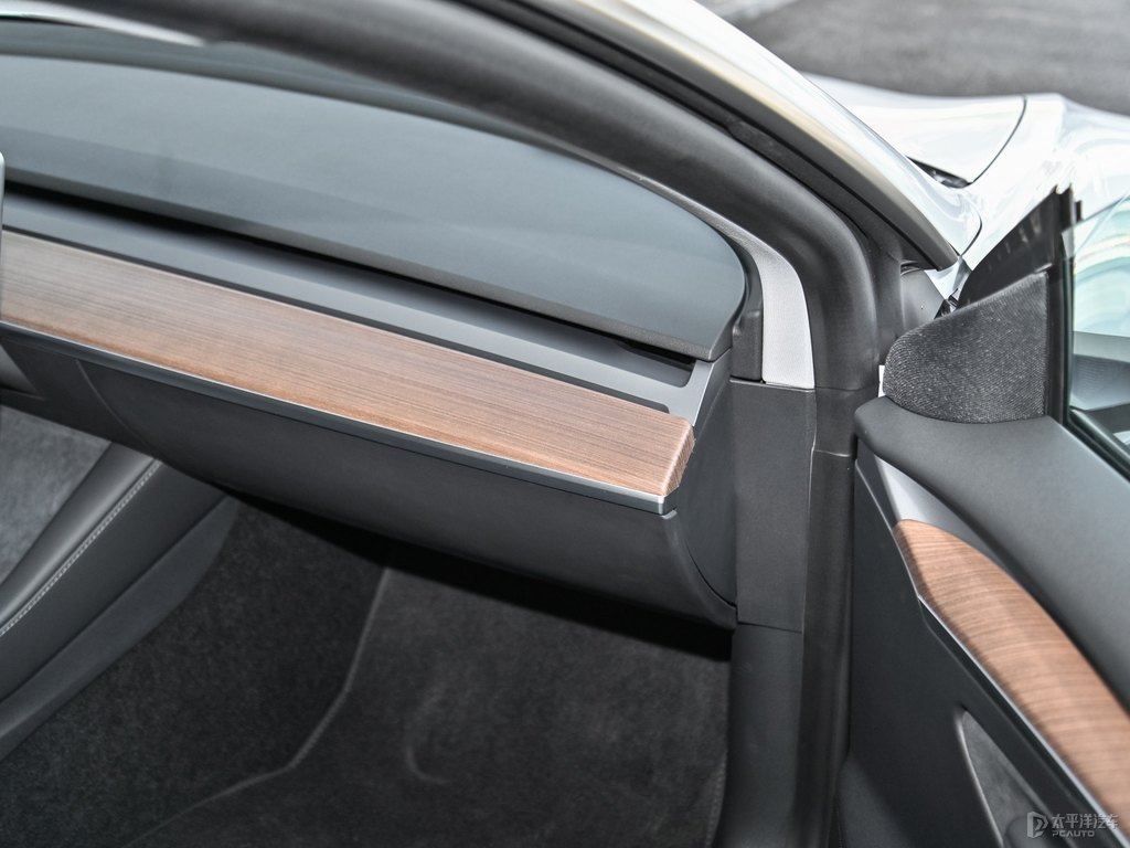 珍珠白Model 3中控內(nèi)飾圖片
