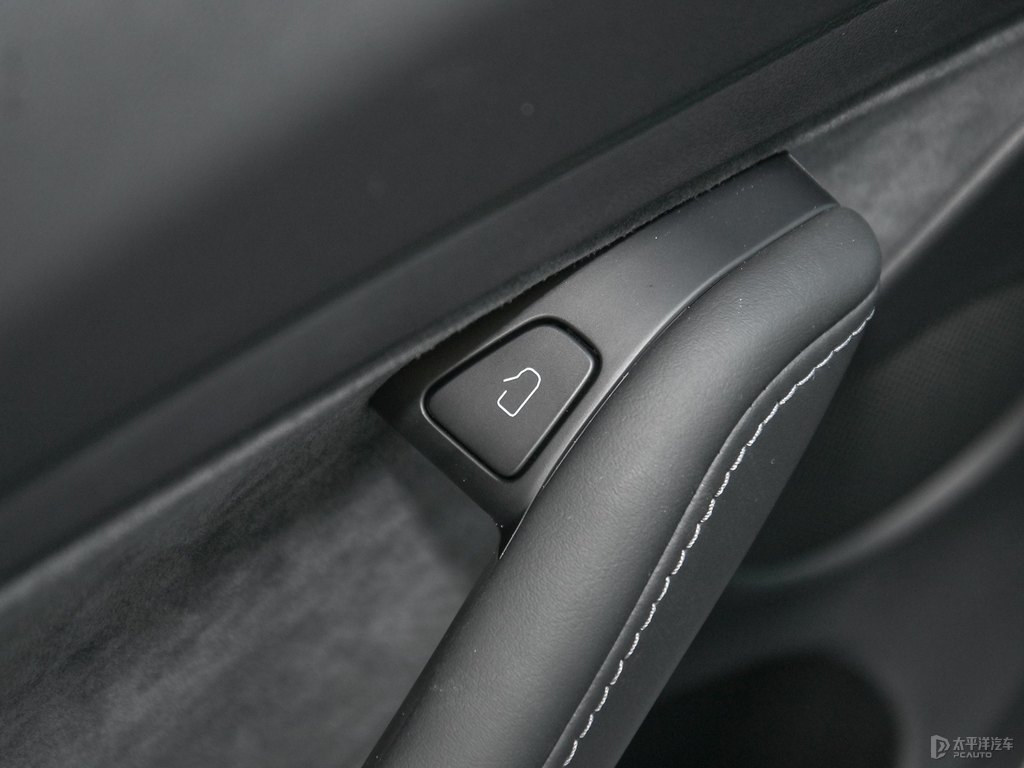 珍珠白Model 3車廂內(nèi)飾圖片