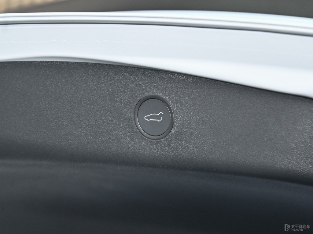 珍珠白Model 3后備廂空間圖片