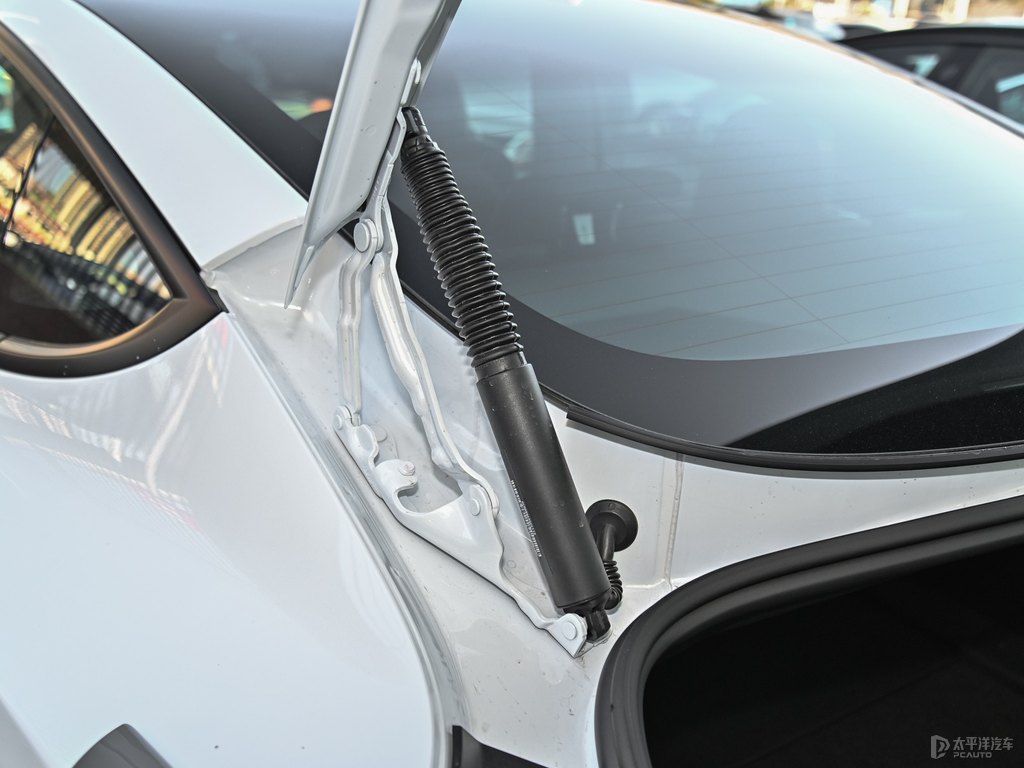 珍珠白Model 3后備廂空間圖片