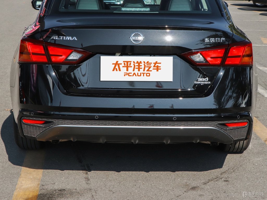 曜石黑天籟車尾外觀圖片