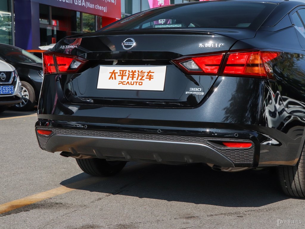 曜石黑天籟車尾外觀圖片