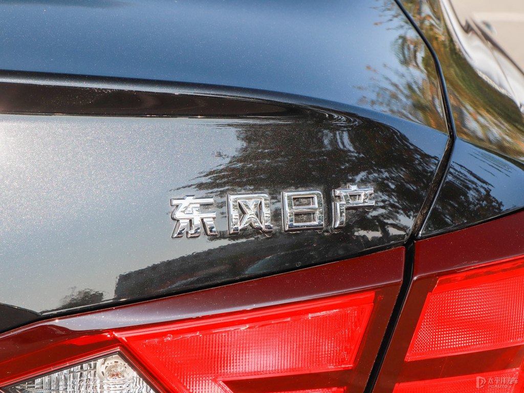曜石黑天籟車尾外觀圖片