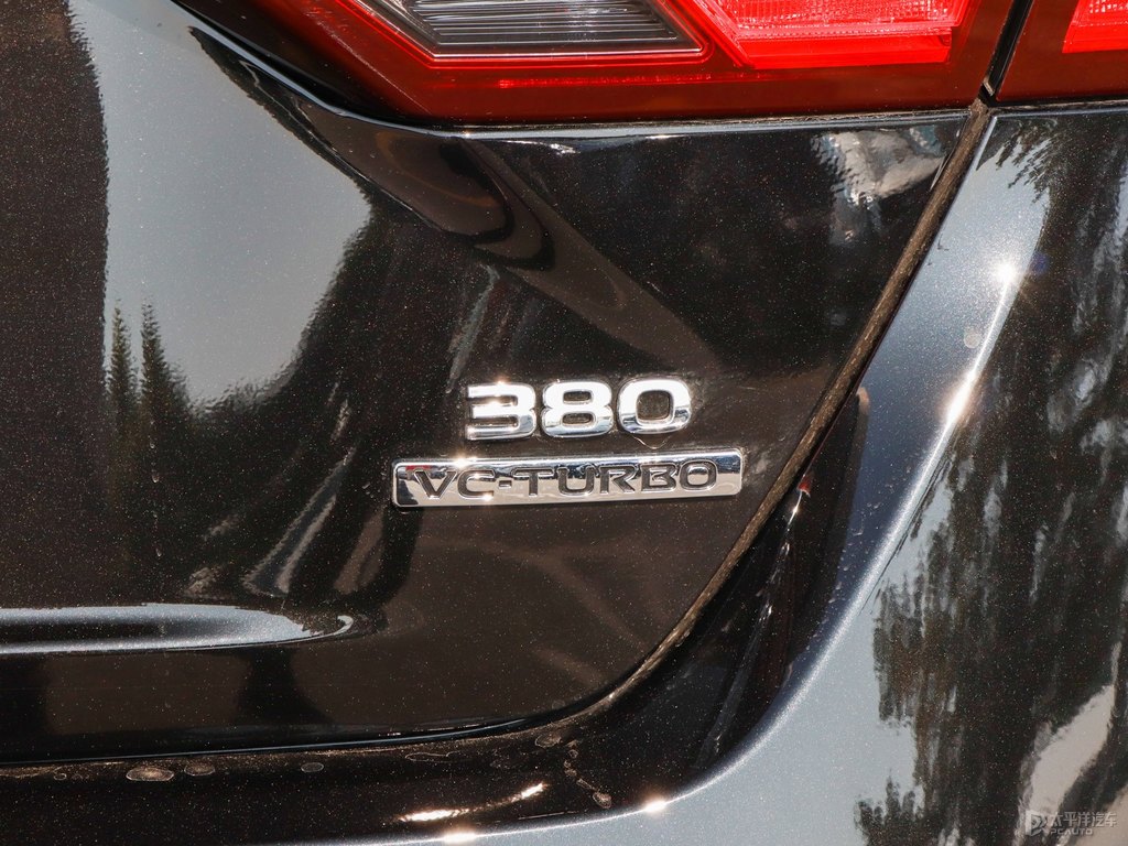 曜石黑天籟車尾外觀圖片