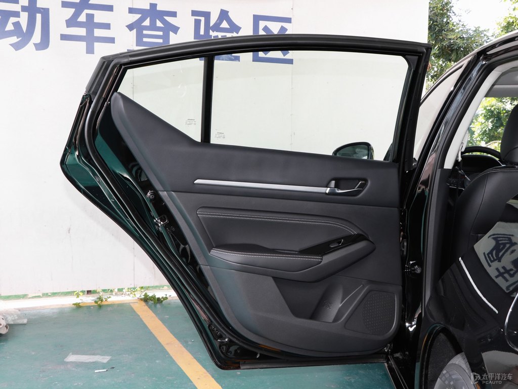 曜石黑天籟車廂內(nèi)飾圖片