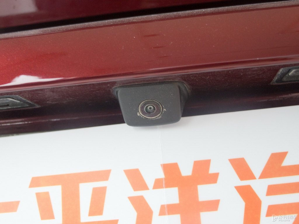 烈火紅標致508車尾外觀圖片