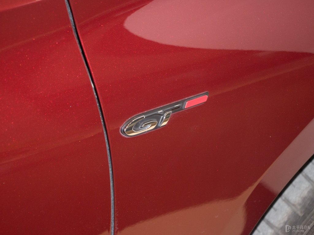 烈火紅標(biāo)致508車身外觀圖片