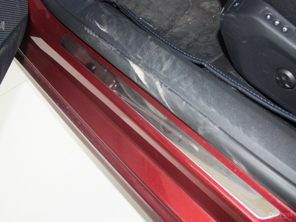 烈火紅標(biāo)致508車廂內(nèi)飾圖片