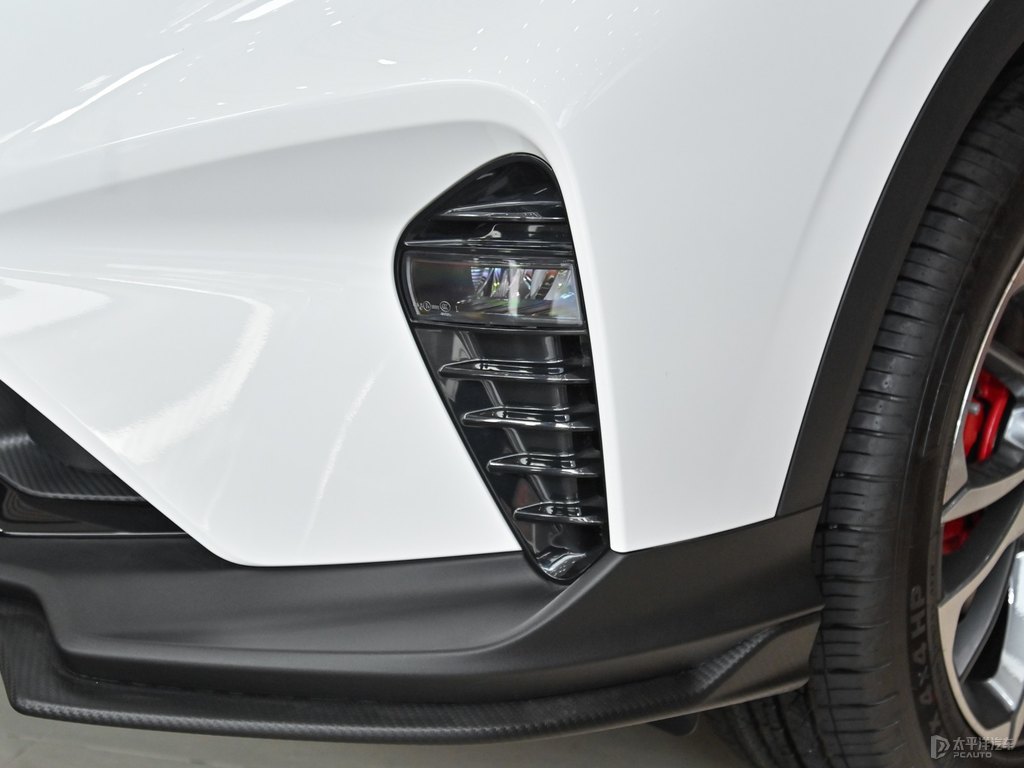 自信白繽越車(chē)頭外觀圖片