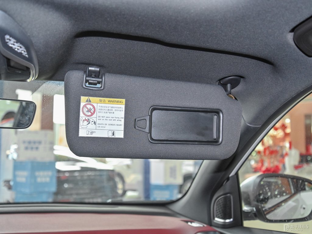 自信白繽越車廂內(nèi)飾圖片