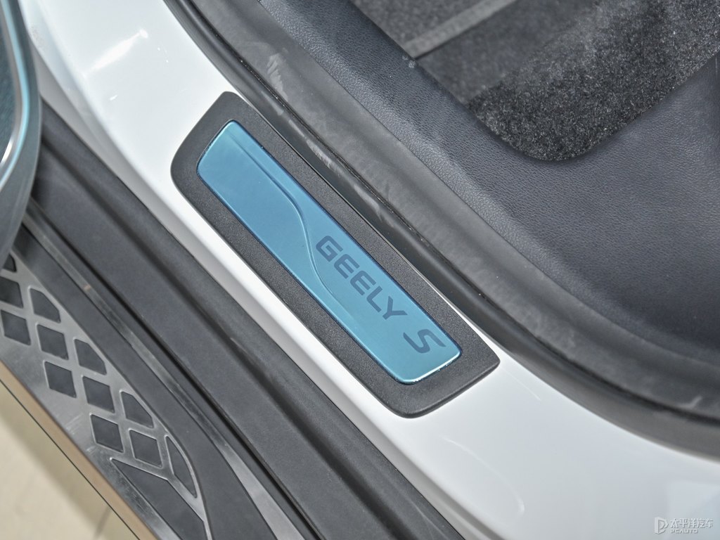 自信白繽越車(chē)廂內(nèi)飾圖片