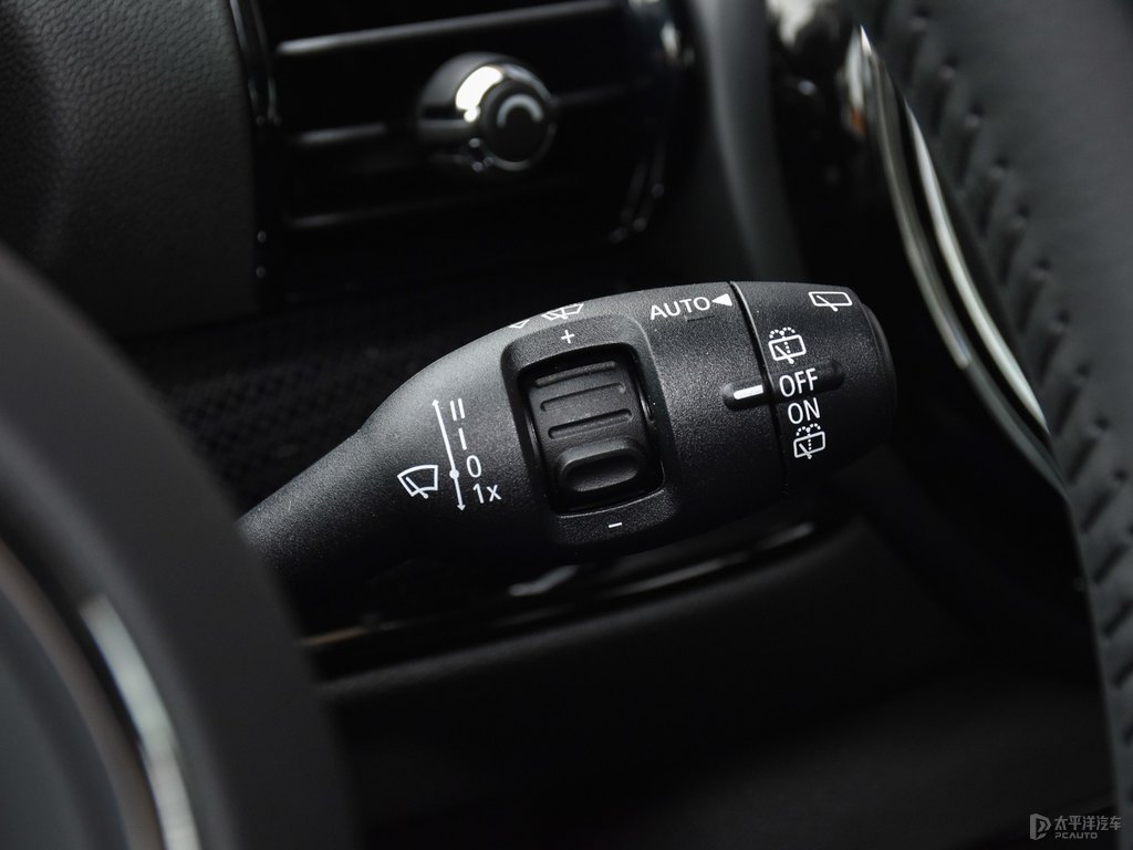 胡椒白MINI CLUBMAN中控內(nèi)飾圖片