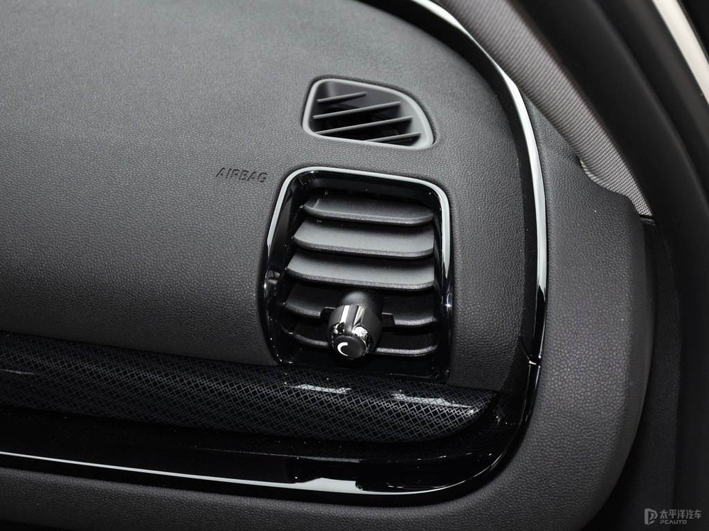胡椒白MINI CLUBMAN中控內(nèi)飾圖片