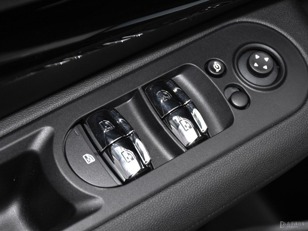 胡椒白MINI CLUBMAN車廂內(nèi)飾圖片