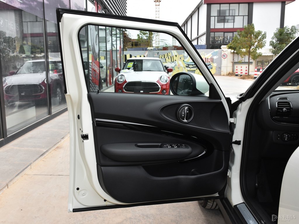 胡椒白MINI CLUBMAN車廂內(nèi)飾圖片