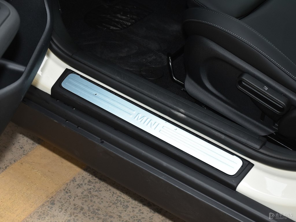 胡椒白MINI CLUBMAN車廂內(nèi)飾圖片