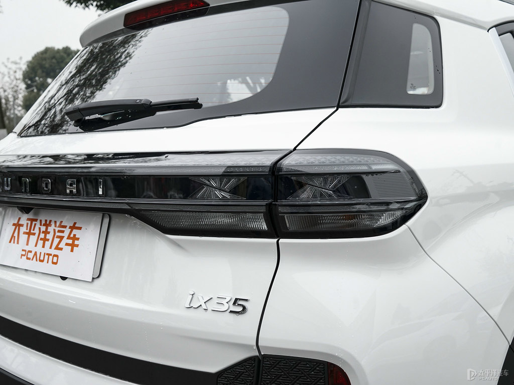 極地白北京現(xiàn)代ix35車尾外觀圖片