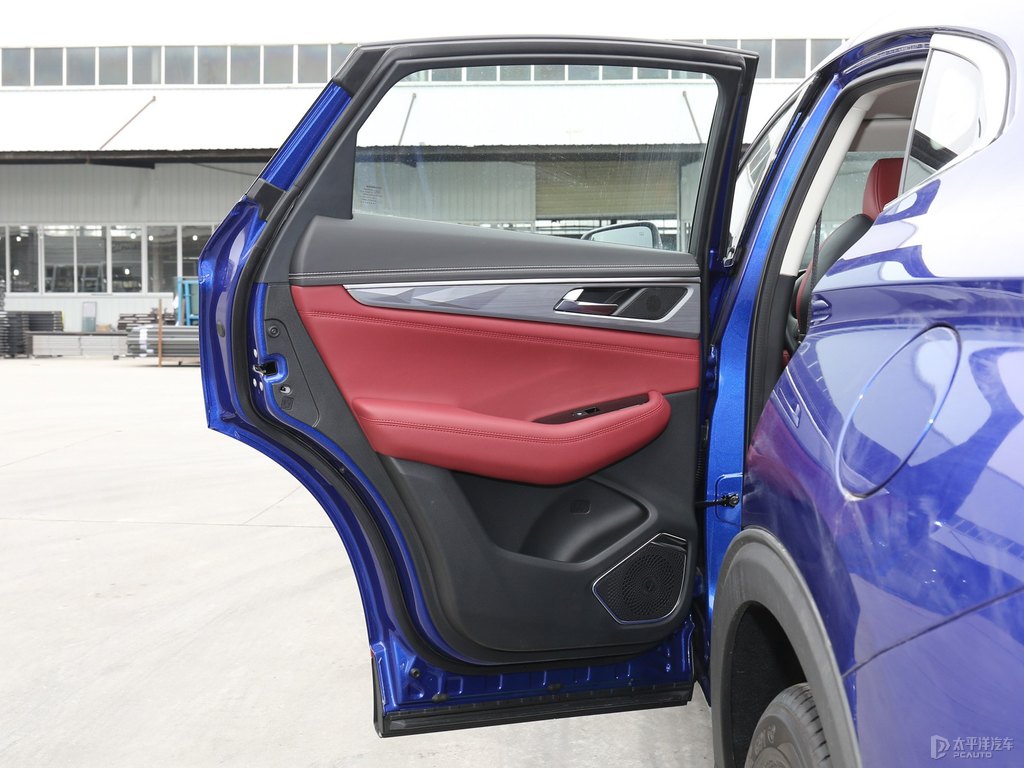 星悅藍(lán)長(zhǎng)安CS85 COUPE車廂內(nèi)飾圖片