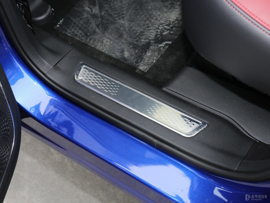 星悅藍(lán)長(zhǎng)安CS85 COUPE車廂內(nèi)飾圖片