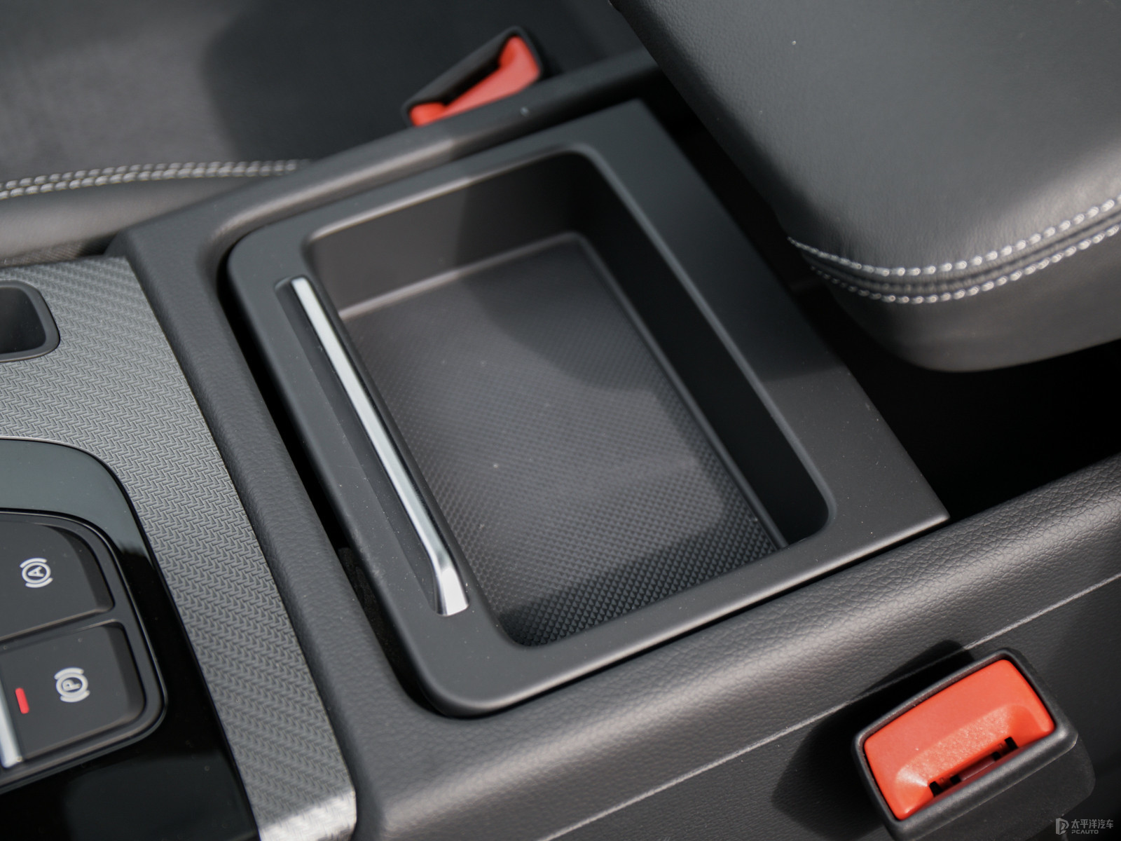 奧迪Q5L Sportback空間高清大圖