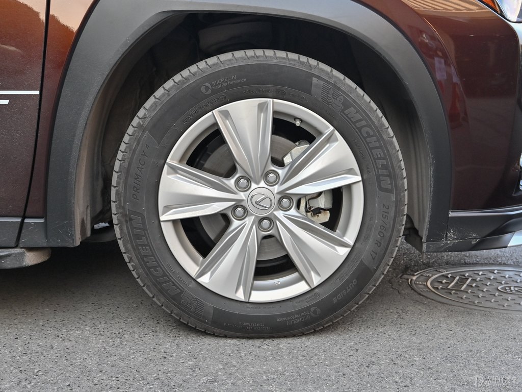 琥珀色雷克薩斯UX車身外觀圖片